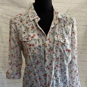Eden & Olivia White Ditsy Floral Button Down Shirt | Roll-Tab